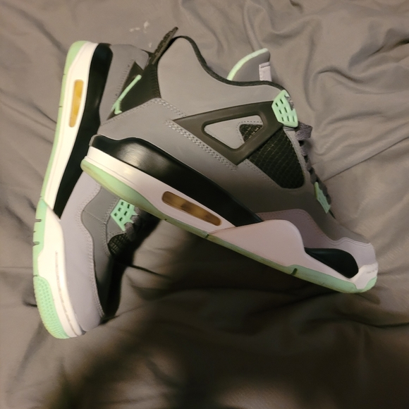 Jordan 4 Green glow - Picture 2 of 8
